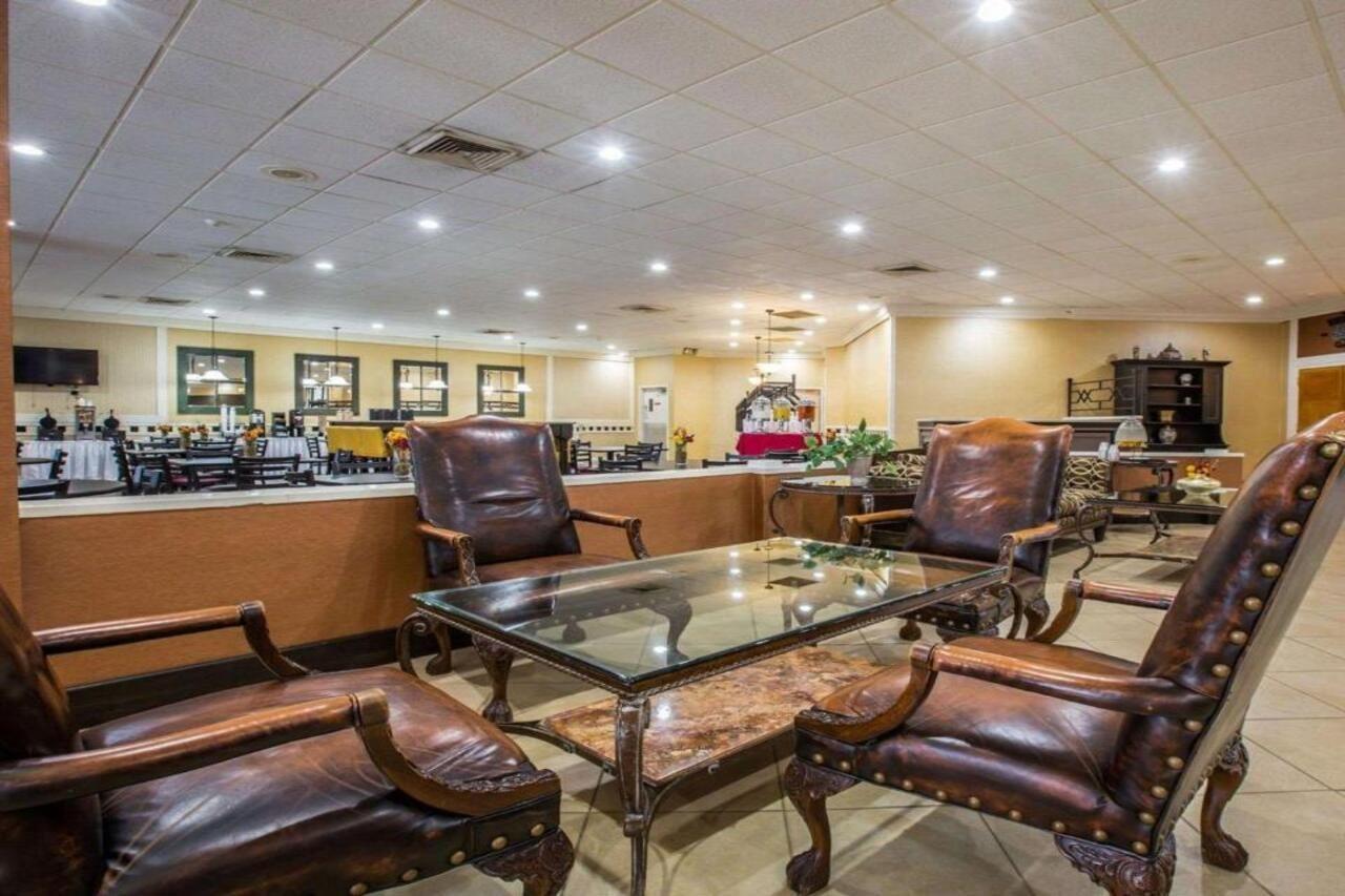 Clarion Inn Asheville Airport Fletcher Bagian luar foto