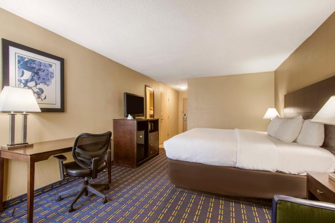Clarion Inn Asheville Airport Fletcher Bagian luar foto