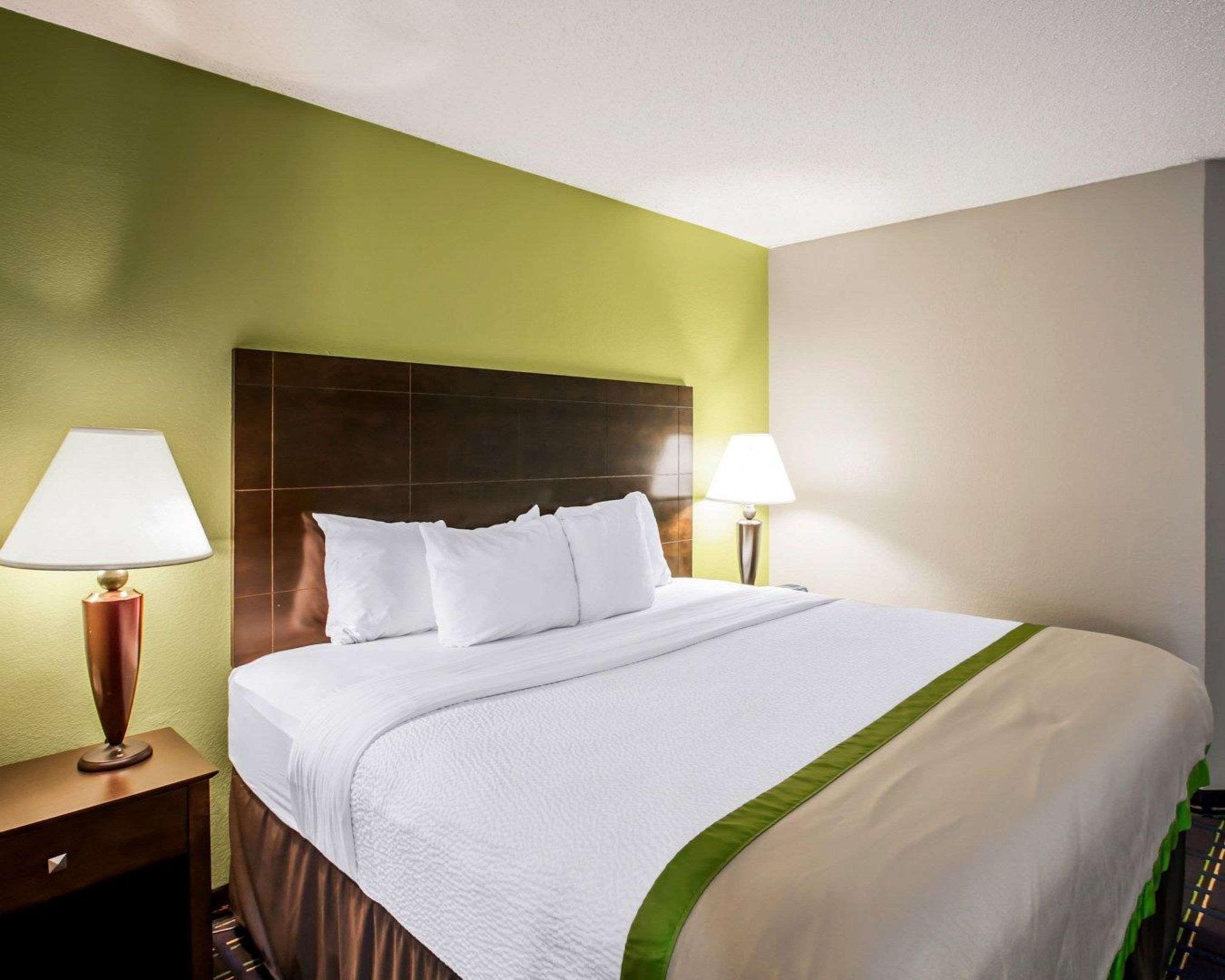 Clarion Inn Asheville Airport Fletcher Bagian luar foto