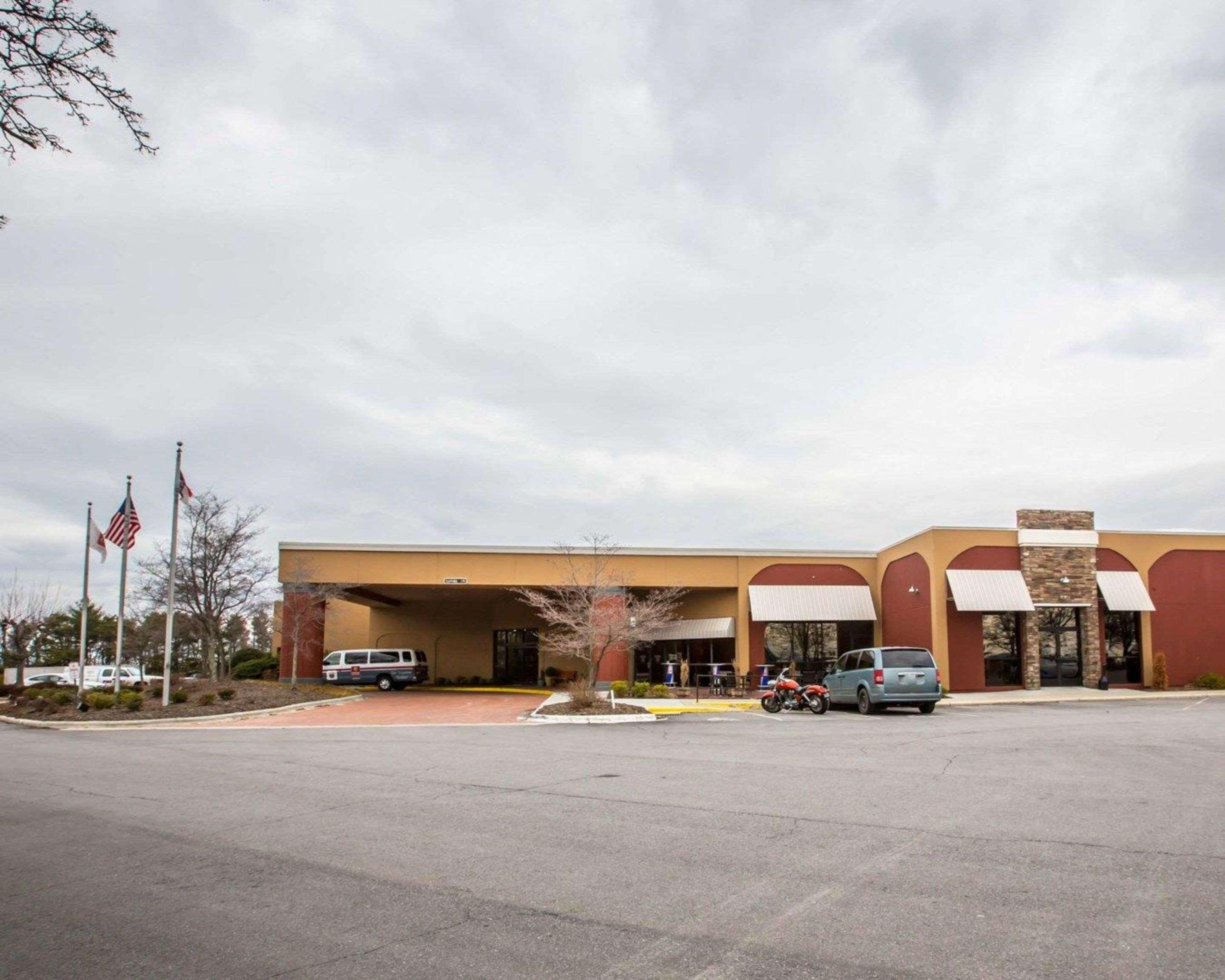 Clarion Inn Asheville Airport Fletcher Bagian luar foto