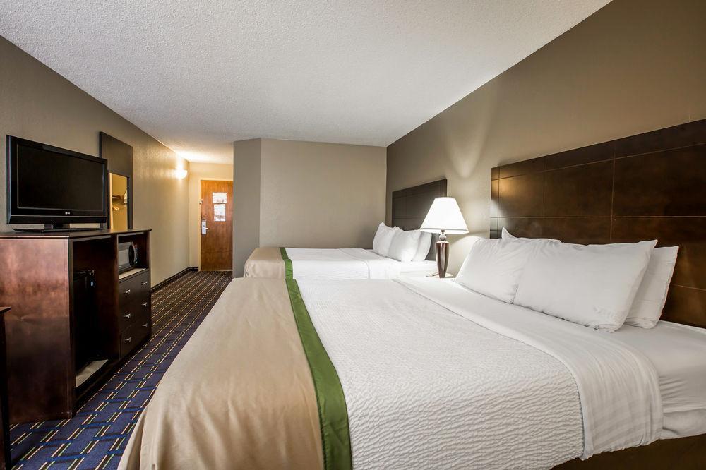 Clarion Inn Asheville Airport Fletcher Bagian luar foto
