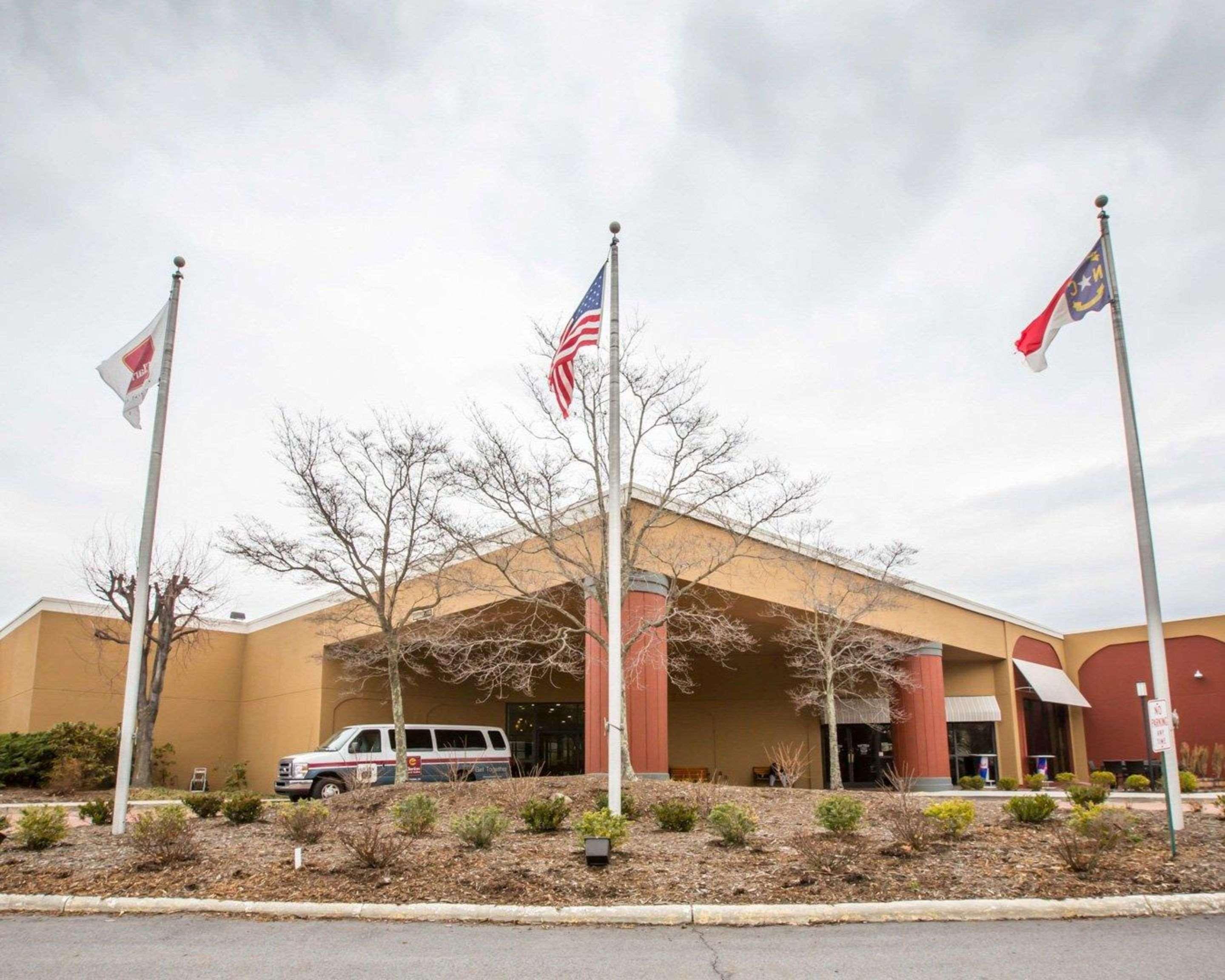 Clarion Inn Asheville Airport Fletcher Bagian luar foto