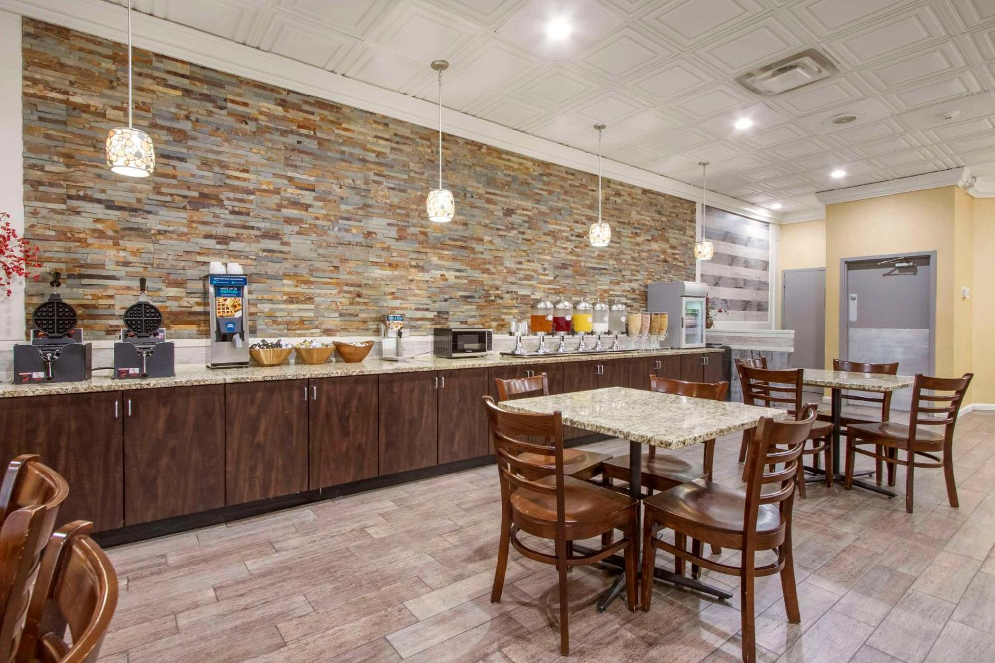 Clarion Inn Asheville Airport Fletcher Bagian luar foto