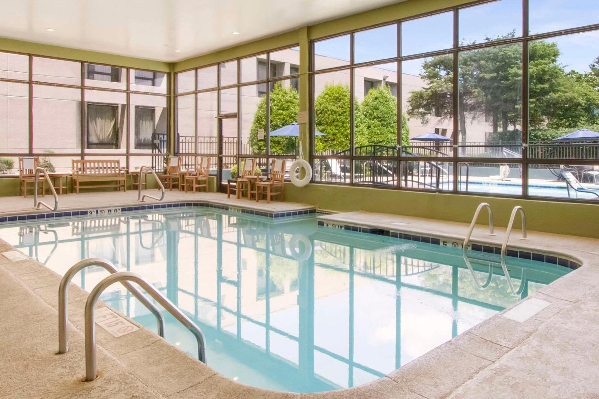 Clarion Inn Asheville Airport Fletcher Bagian luar foto