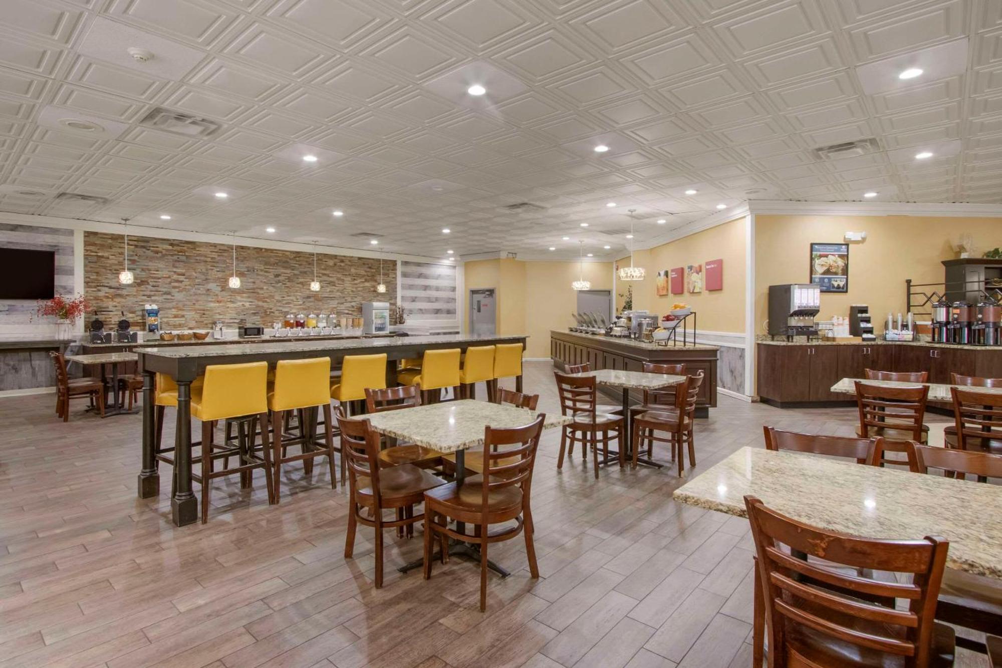 Clarion Inn Asheville Airport Fletcher Bagian luar foto