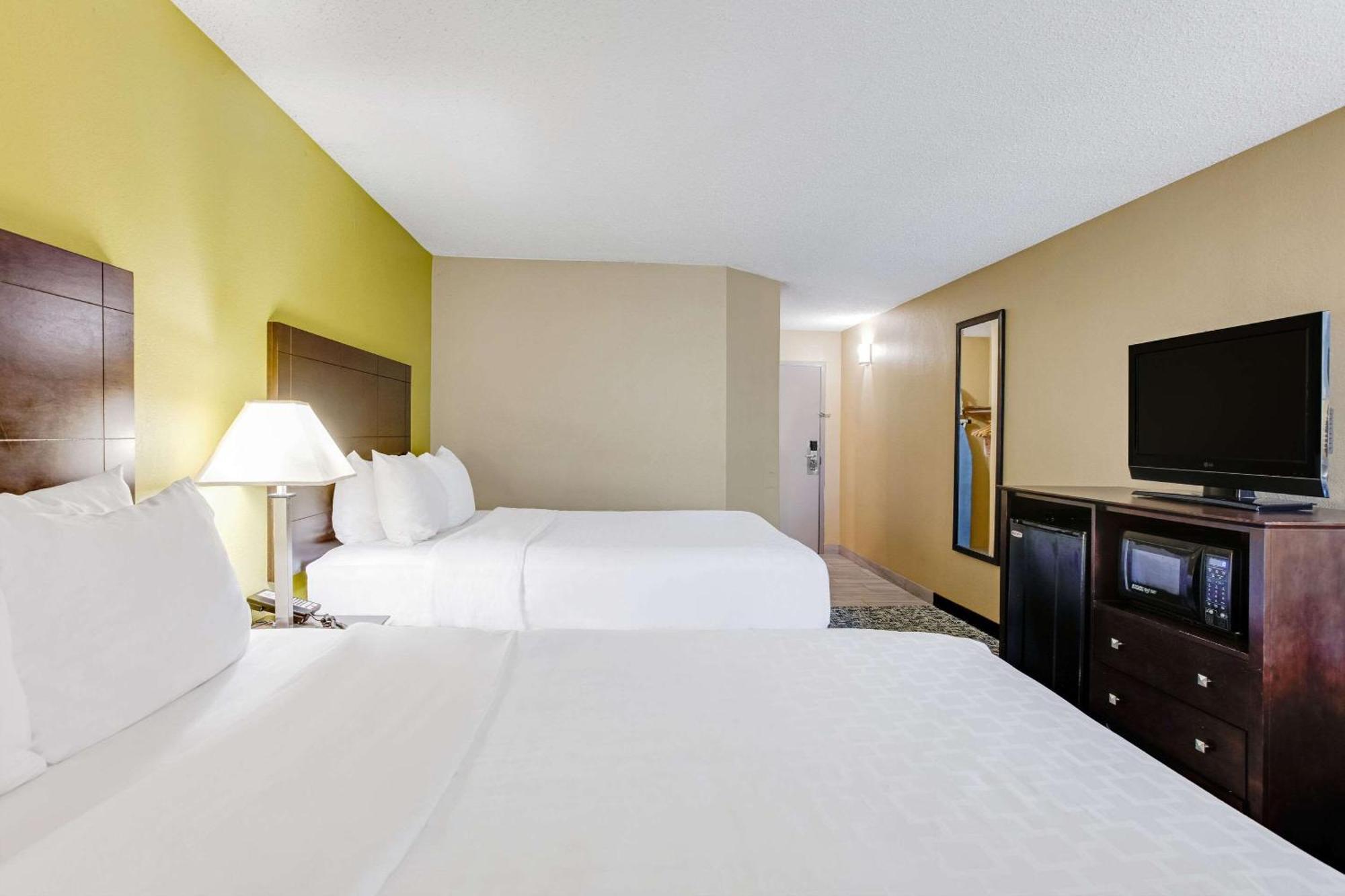 Clarion Inn Asheville Airport Fletcher Bagian luar foto