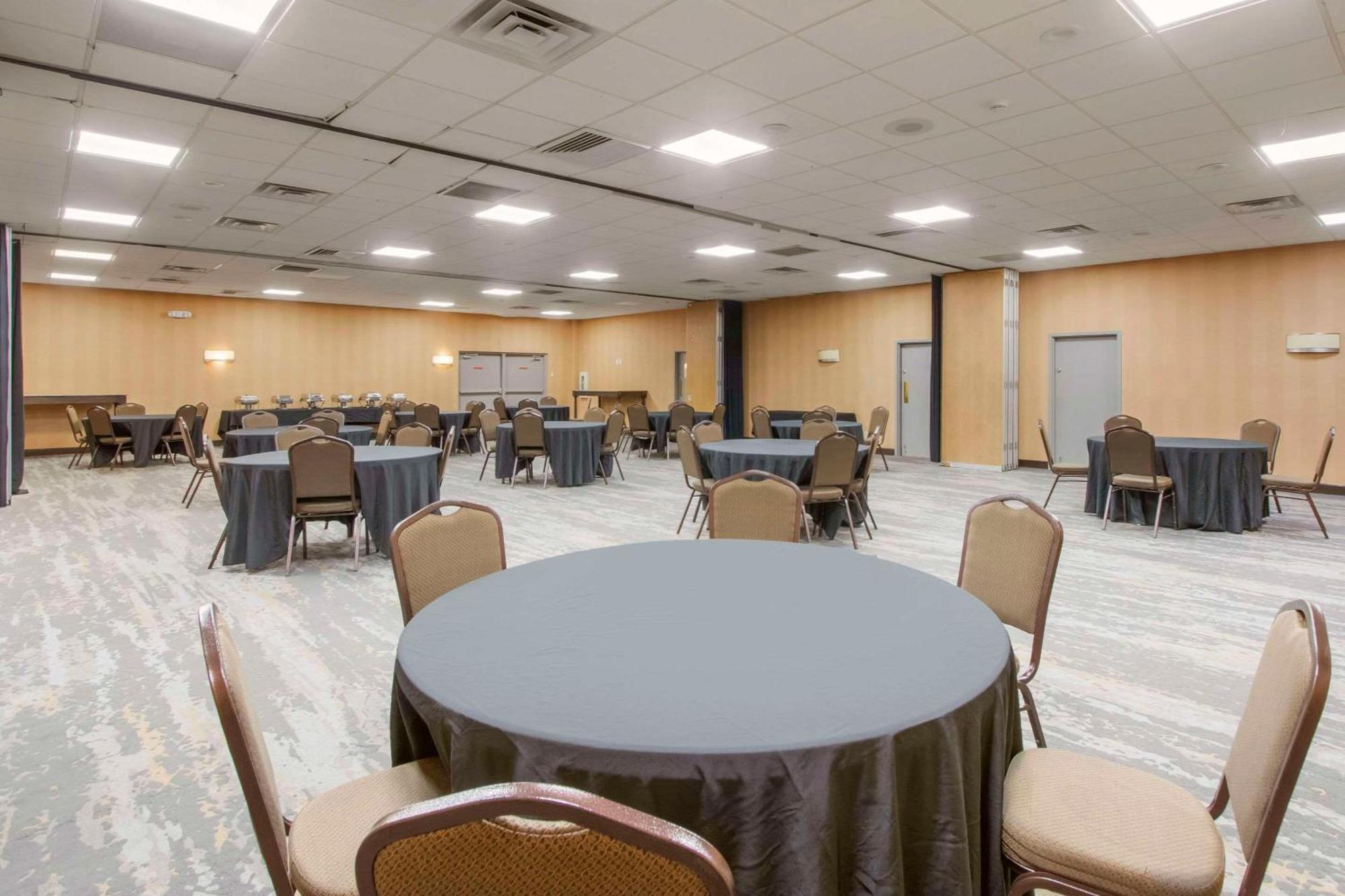 Clarion Inn Asheville Airport Fletcher Bagian luar foto