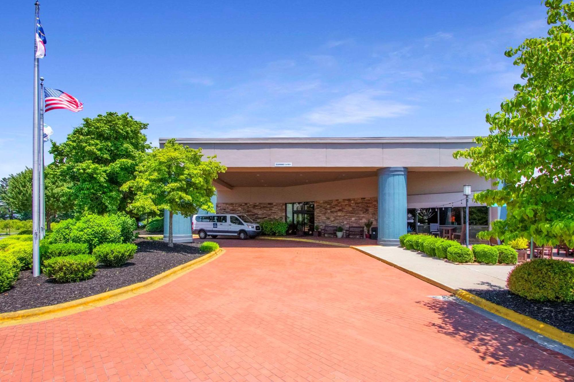Clarion Inn Asheville Airport Fletcher Bagian luar foto