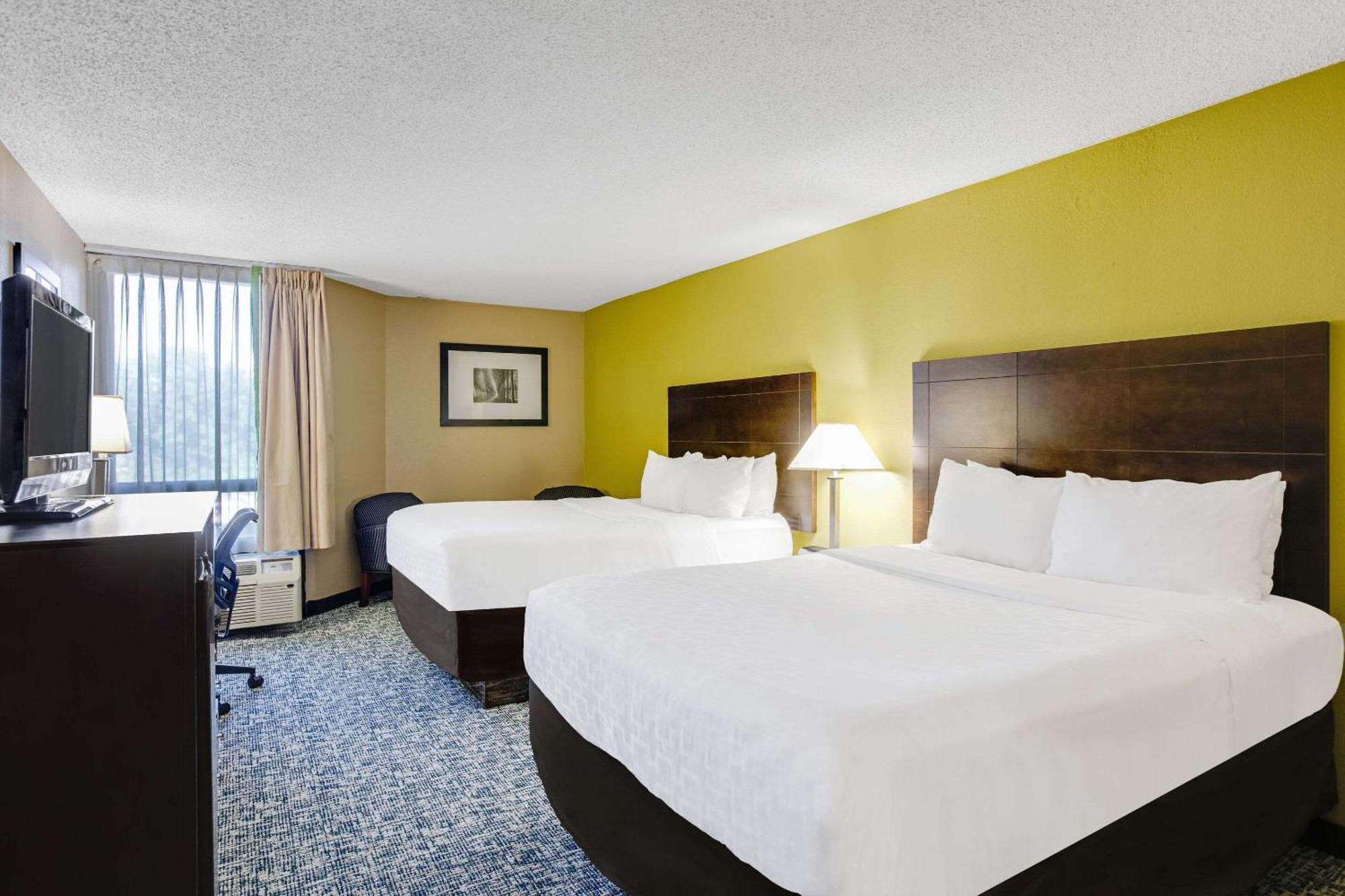 Clarion Inn Asheville Airport Fletcher Bagian luar foto
