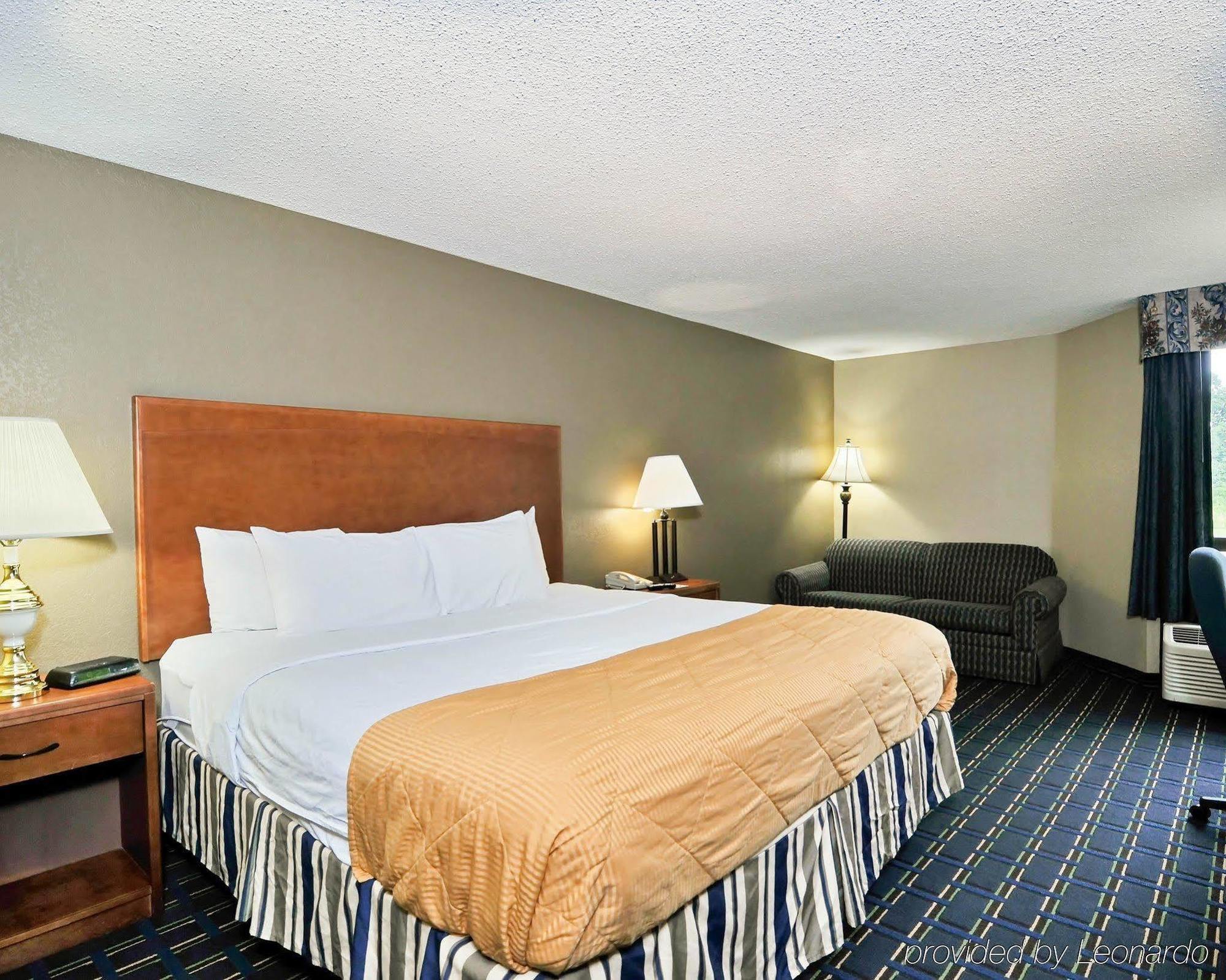 Clarion Inn Asheville Airport Fletcher Bagian luar foto