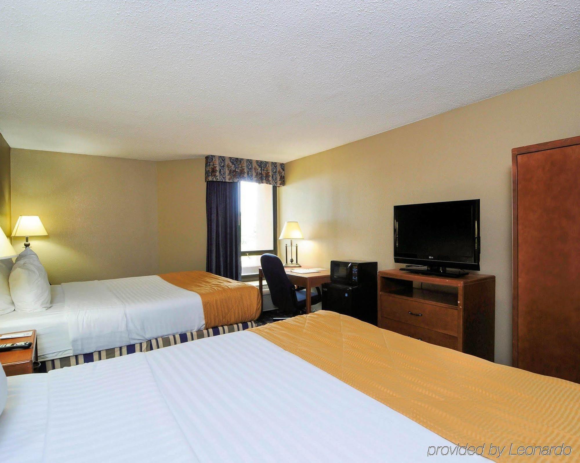 Clarion Inn Asheville Airport Fletcher Bagian luar foto